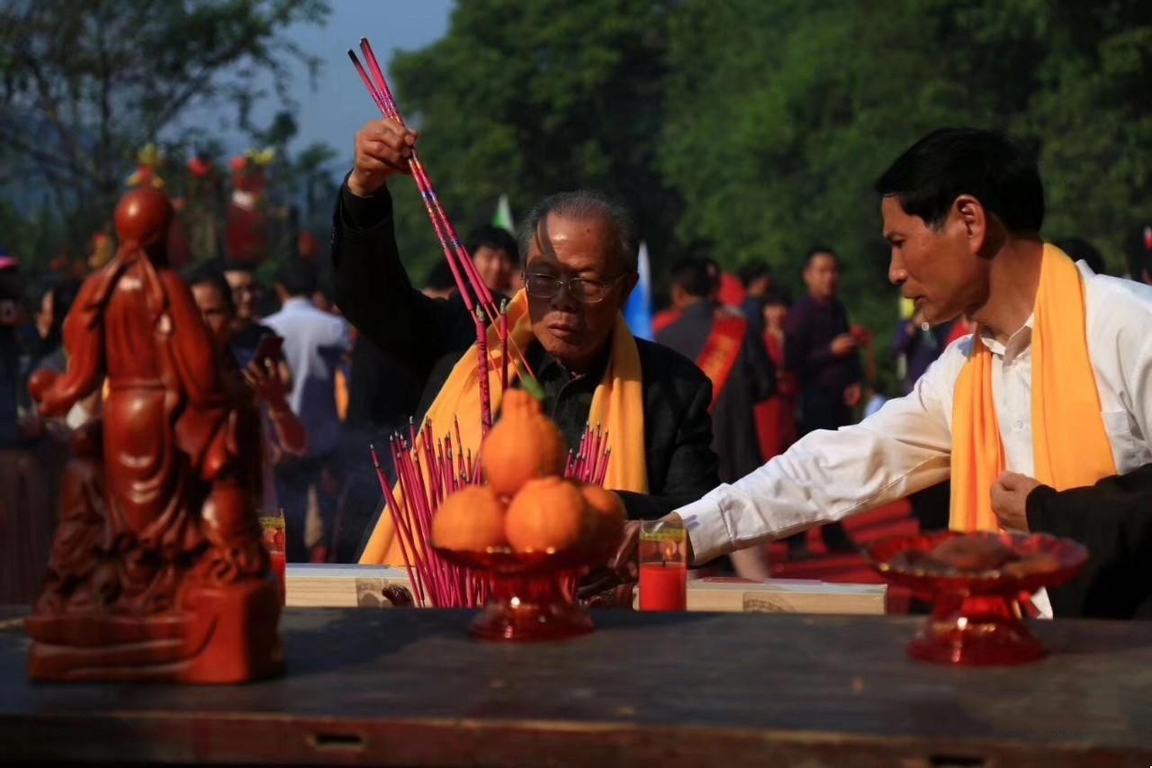 武夷山盛产茶叶,每年人们都会到山上喊茶,武夷山祭茶仪式_祭祀