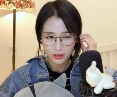 pc冷冷达成斗鱼最难成就 现斗鱼只有两人,连旭旭宝宝也没达成!_小奈