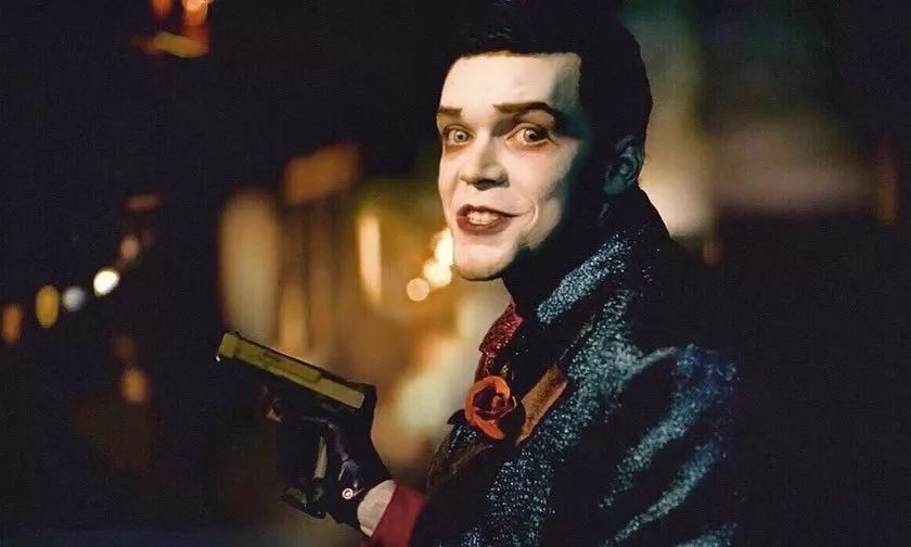 卡梅隆·莫纳汉在dc剧《哥谭》中饰演的小丑"莱托少爷"杰瑞德·莱托在