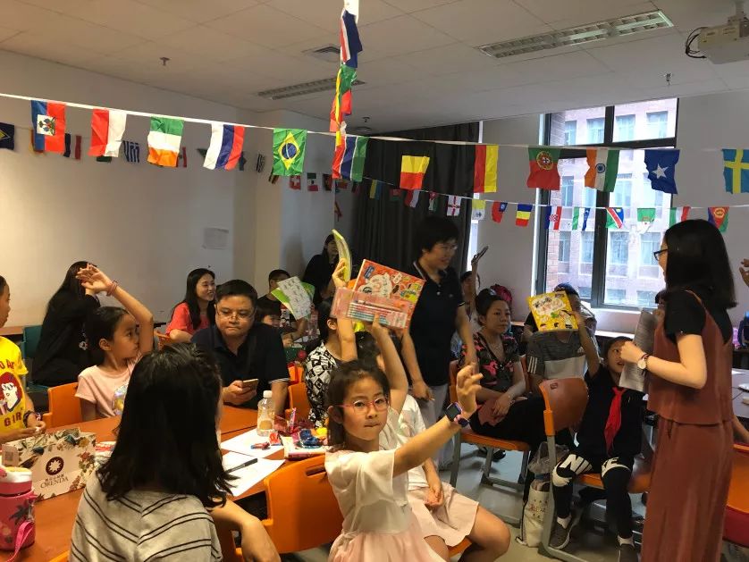 "书香中起飞,阳光下成长"——"未来精英"带你体验国际化儿童节_英国