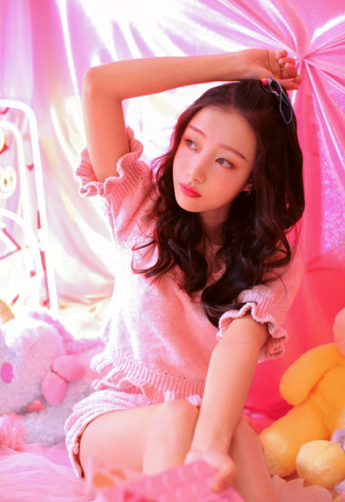 摄影第一次进少女闺房被粉色包裹的少女