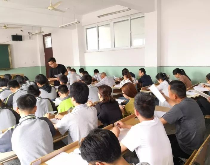 太炎动态太炎中学开展课堂展示月活动