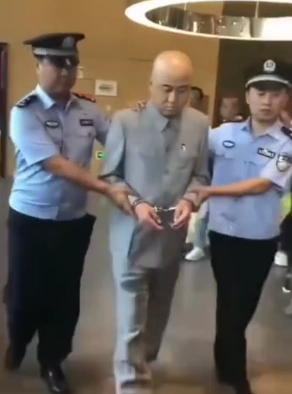 原创方清平被捕照曝光,双手被拷神清沮丧?本尊亲自发文实力反击!