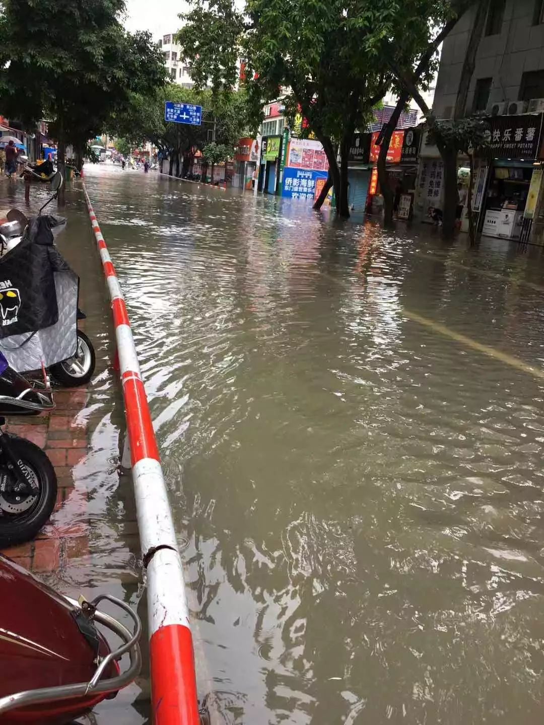 今早暴雨突袭福清东门又淹了