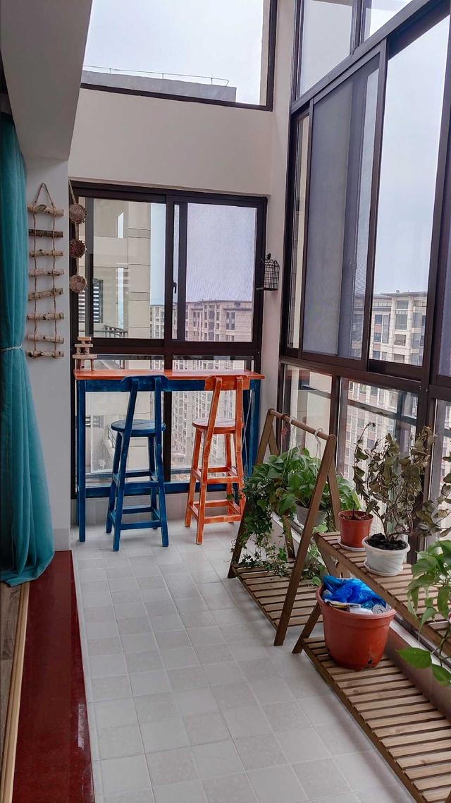 挑高的阳台,估计大伙都没见过吧?顶楼房子的一大特色.