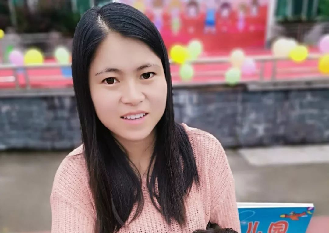 陈彩霞老师"十年树木,百年树人",踏上三尺讲台,也就意味着踏上了艰巨