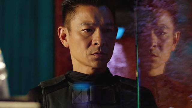 侠盗联盟盗宝计划被识破男子仗义救出美女