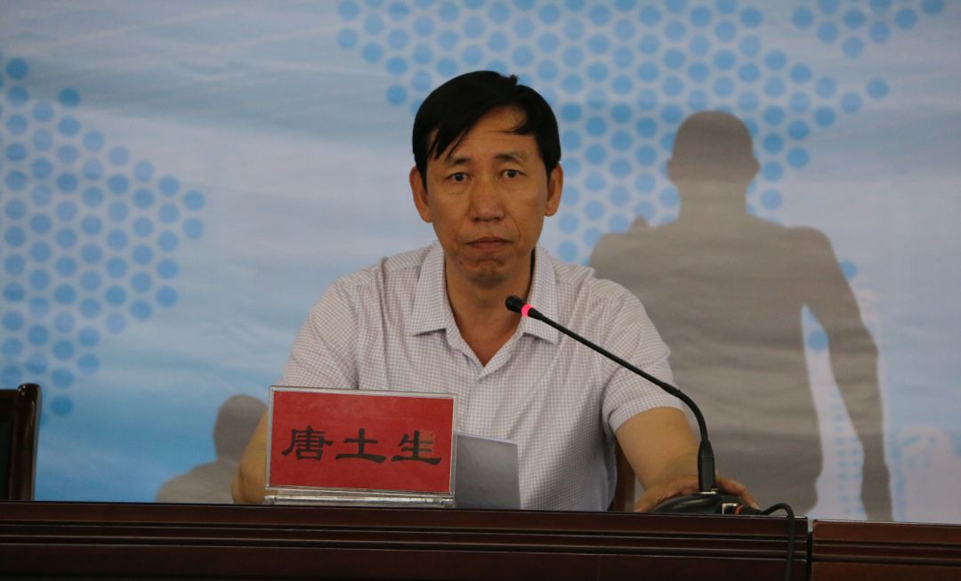 高平一中党总支书记吴光健,副校长唐土生,孟进先,栗素英,年级副主任