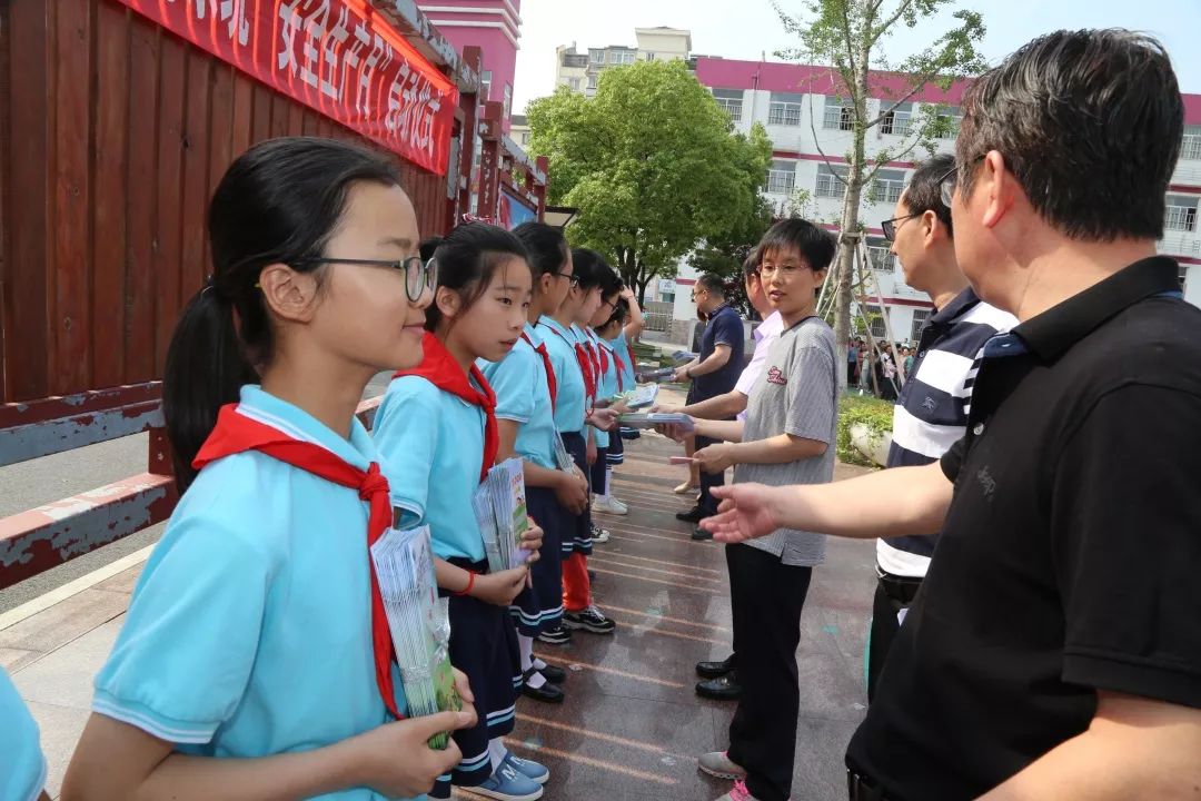 江都区安全教育进学校暨教育系统"安全生产月"启动仪式在龙川小学