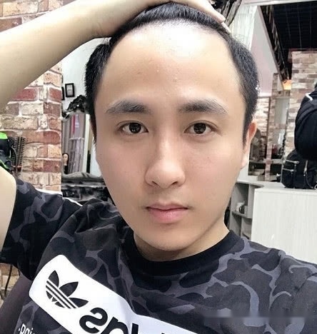 这位土豪就是七彩绥中,七彩绥中其实是一位很低调的网红,他算是快手上