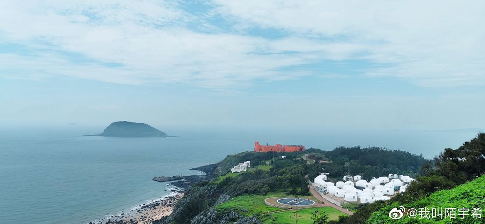 距離廈門1h的國內唯一火山島西班牙式城堡海景泳池滑梯泡泡屋今年夏日