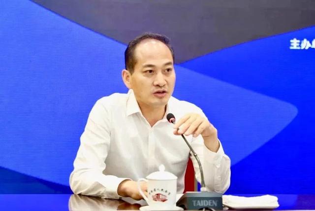 淮滨县委常委,副县长王新江淮滨县委常委,副县长王新江在接受记者提问