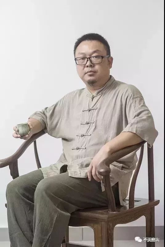 作者简介:张晞,男,47岁,出生于浙江省龙泉市宝溪乡制瓷世家,从事青瓷