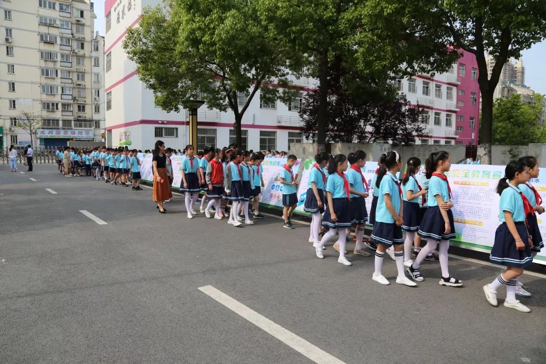 江都区安全教育进学校暨教育系统"安全生产月"启动仪式在龙川小学