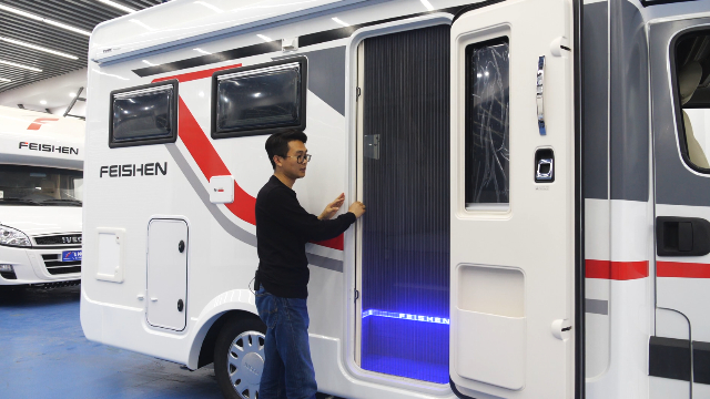 飞神房车欧式房车门的使用介绍