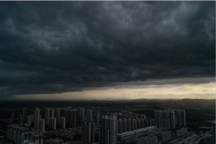 很快出现"黑云压城城欲摧"之景!