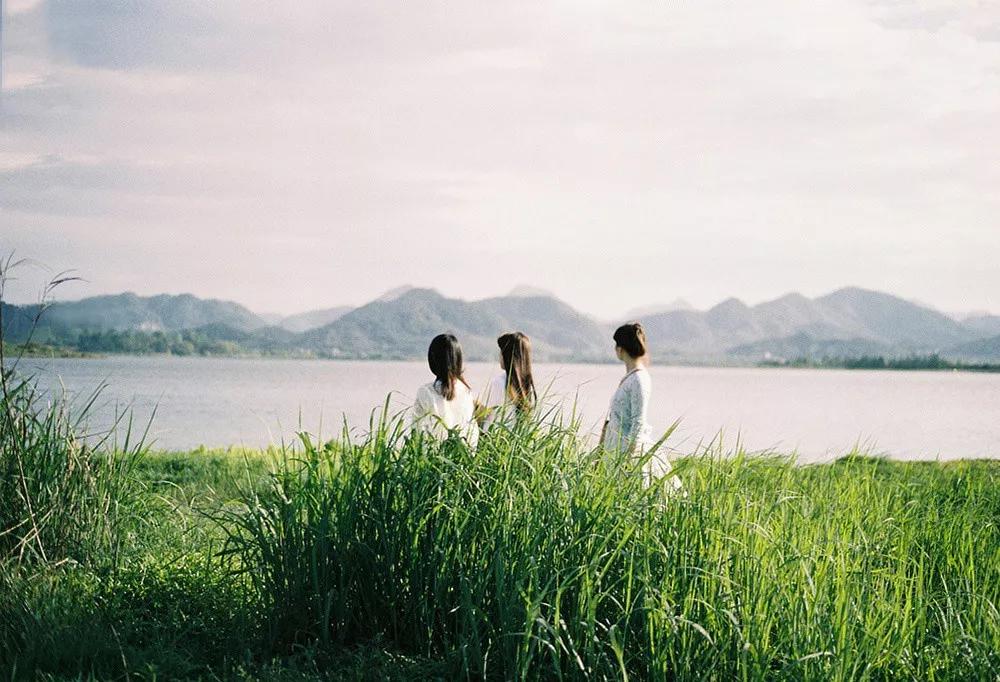 友谊的精髓行走半生得三五知音足以慰风尘