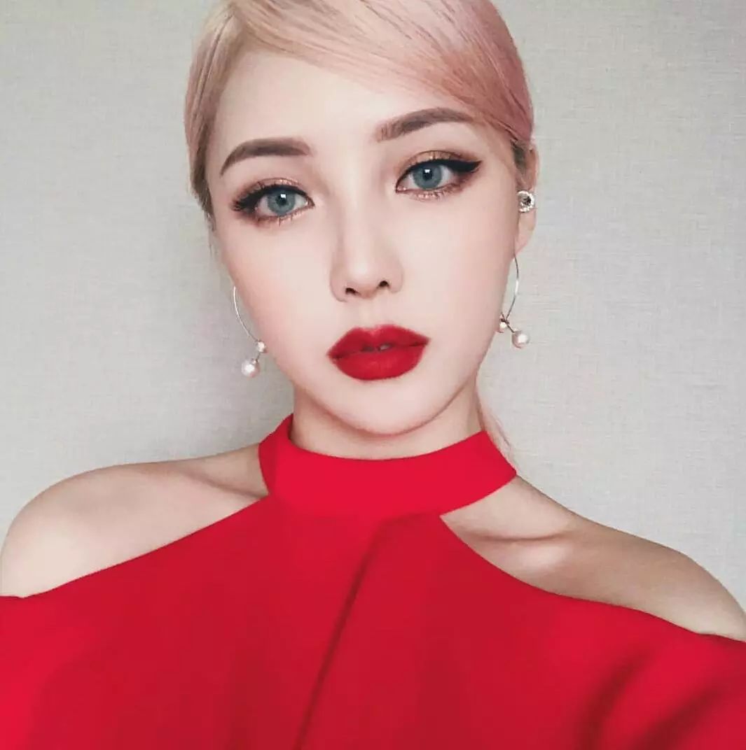 y 青年之家 | 美妆直播间:现代职场妆容live