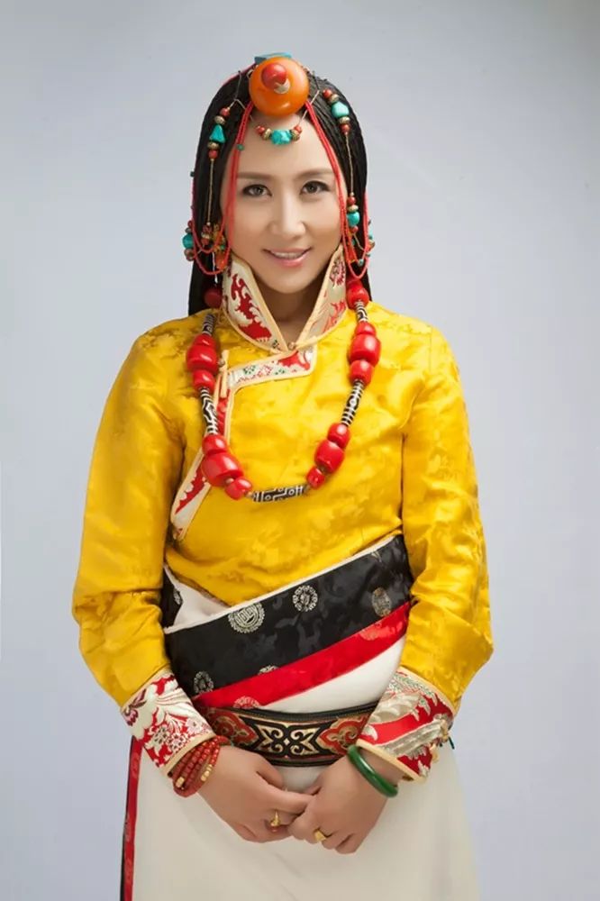 央金兰泽央金兰泽,出生于青海省玉树藏族自治州结古镇,中国内地女歌手