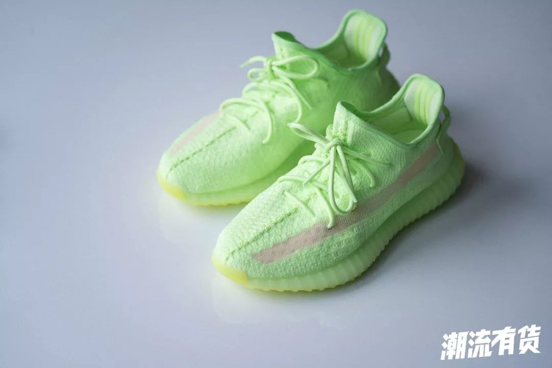 开箱丨接近 4000 块的 yeezy 夜光绿,夜光效果是什么水平?