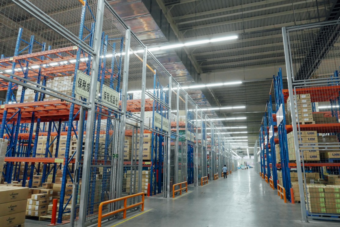 为什么大型仓储应该无线lora温湿度监测方案