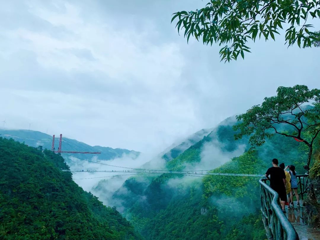 太刺激諸暨附近的天空懸廊比張家界玻璃橋恐怖10000倍96層樓高腳底就