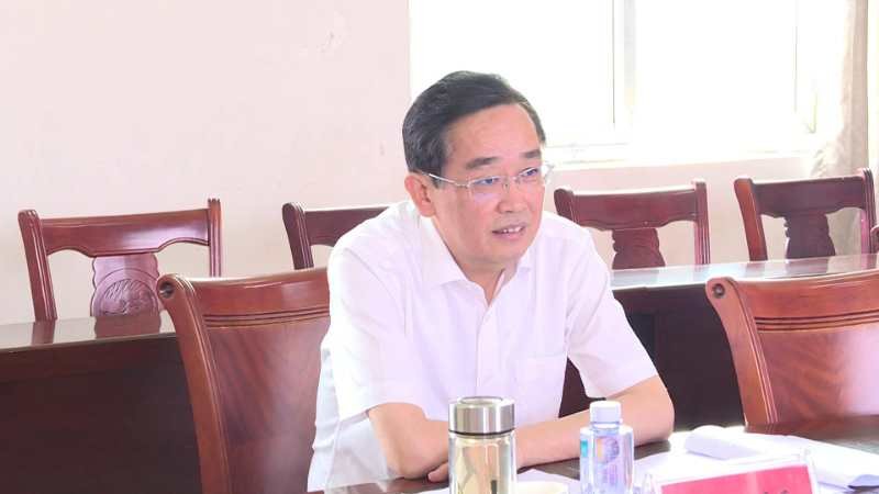 6月10日上午,县委副书记,代县长吴瑞新在县政府办负责同志陪同下,赴