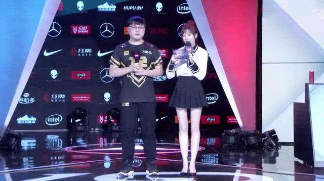 腿精nara采访令uzi心花怒放导播给特写网友加鸡腿