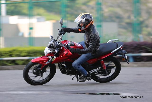 honda独立标加pgmfi电喷新大洲本田cbf125r试驾