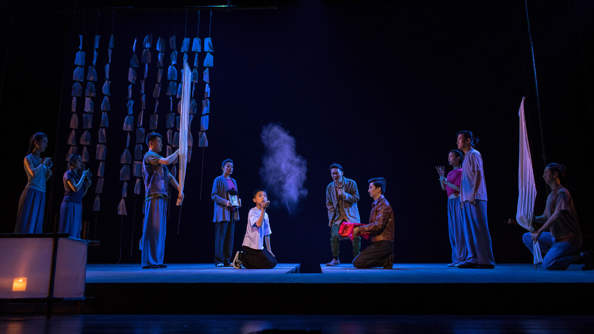 俄罗斯导演重新创作整合,将中国昆曲的传统质朴与现代话剧的形式结合