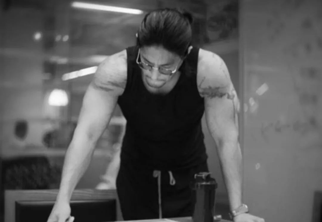 蒋友柏也用自己健身的经历证明了这世上所谓奇迹都是持续性自律的结果