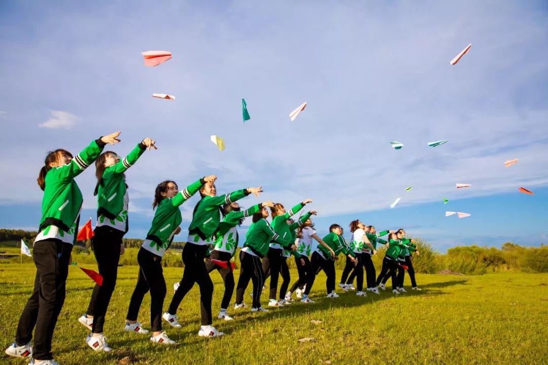 放飞自我激情拼搏爱能树教育培训学校南辉拓展团建活动