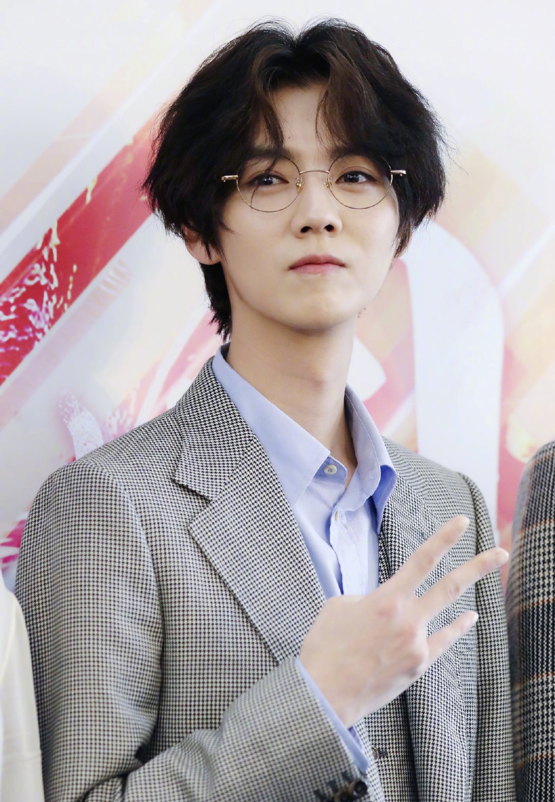 原创鹿晗全新造型上线!宛如18岁少年,重回颜值巅峰!