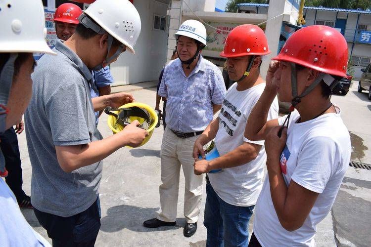 蓝田县应急管理局联合县住建局开展建筑工地安全帽专项检查