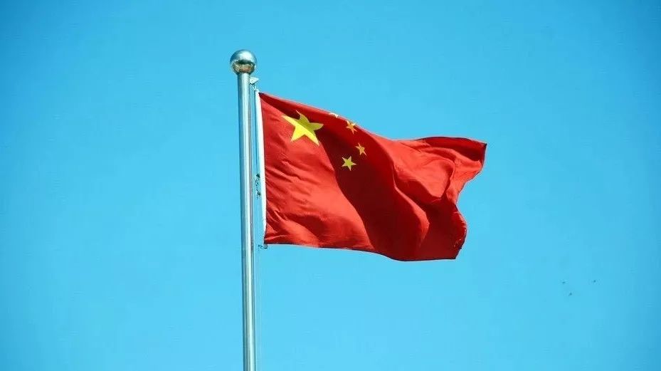 渭河61体艺风采用我们的行动守护神圣的中国红渭河小学举行国旗班