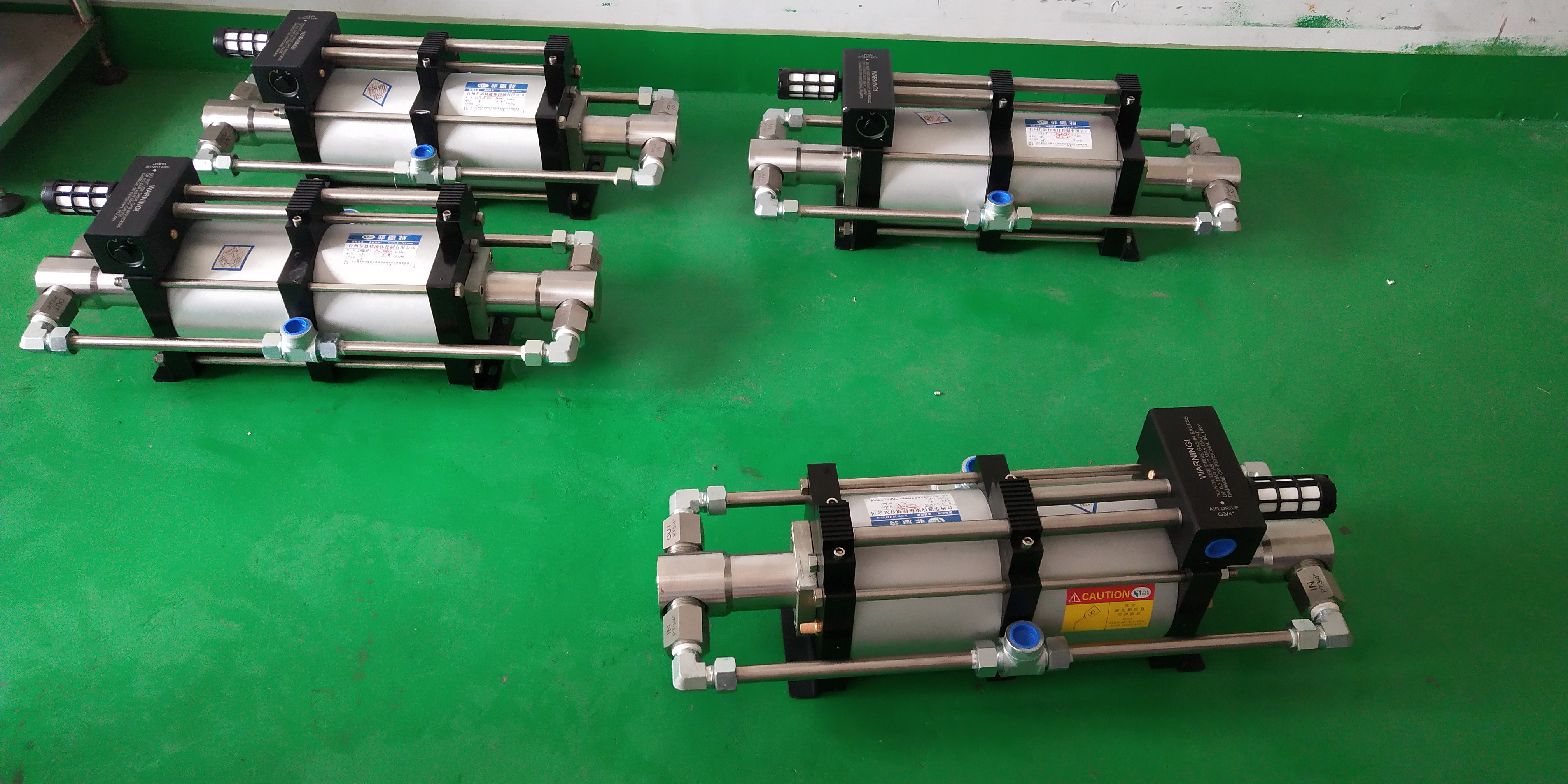 气动增压泵是由压缩空气驱动的,压缩空气是关键,选用不同的泵会决定