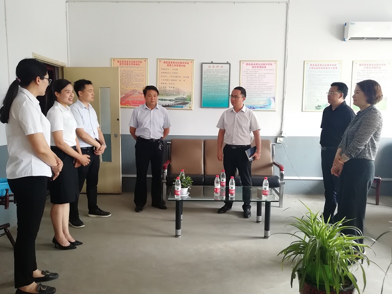 老君台中学党总支书记,校长刘晓龙,副校长王海中,校团委书记马淑梅