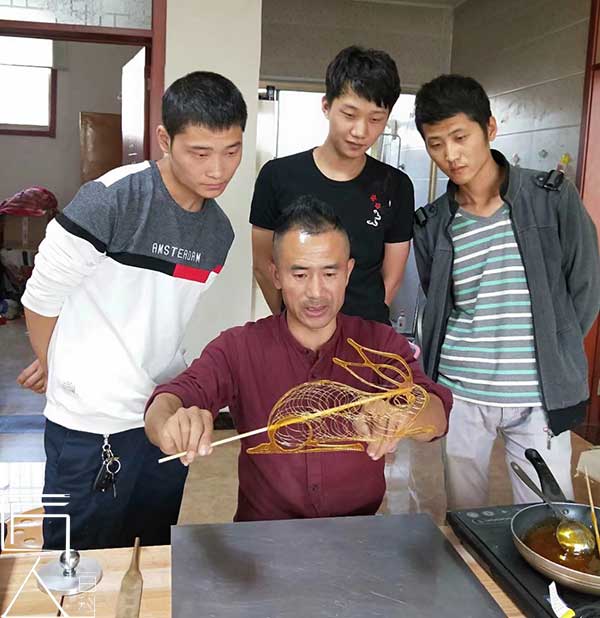 糖画魏生国甜蜜饱含着历史韵味