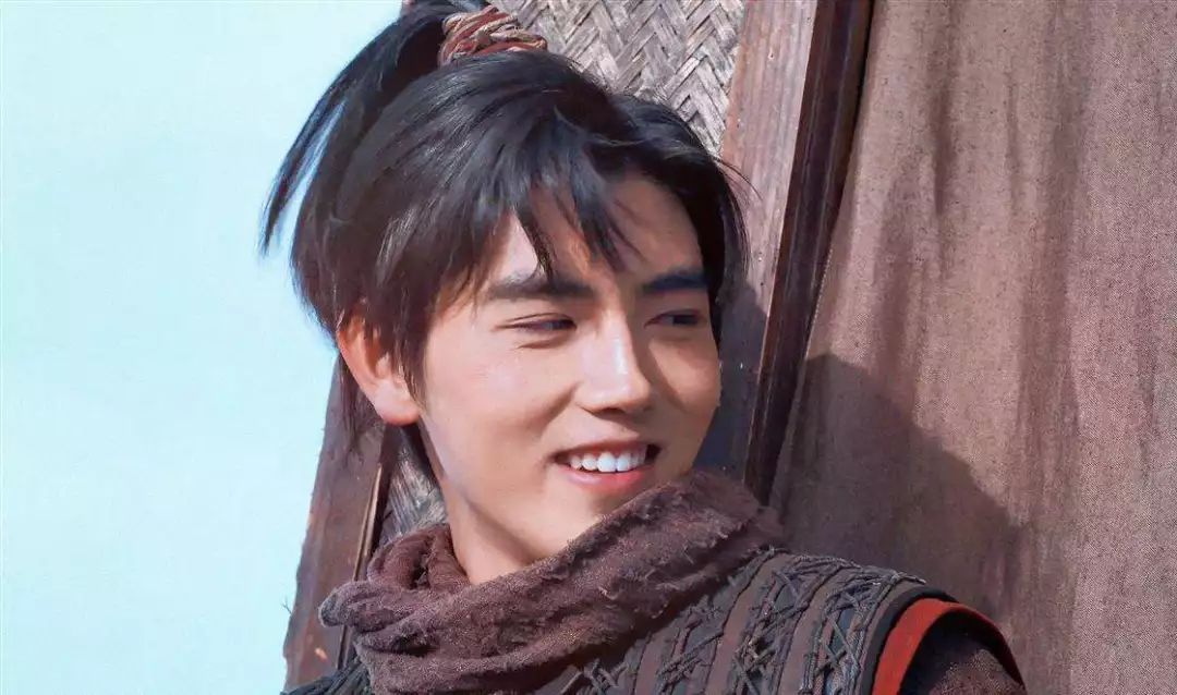 因为是陈凯歌和陈红的儿子,陈飞宇在新生代演员中备受关注.