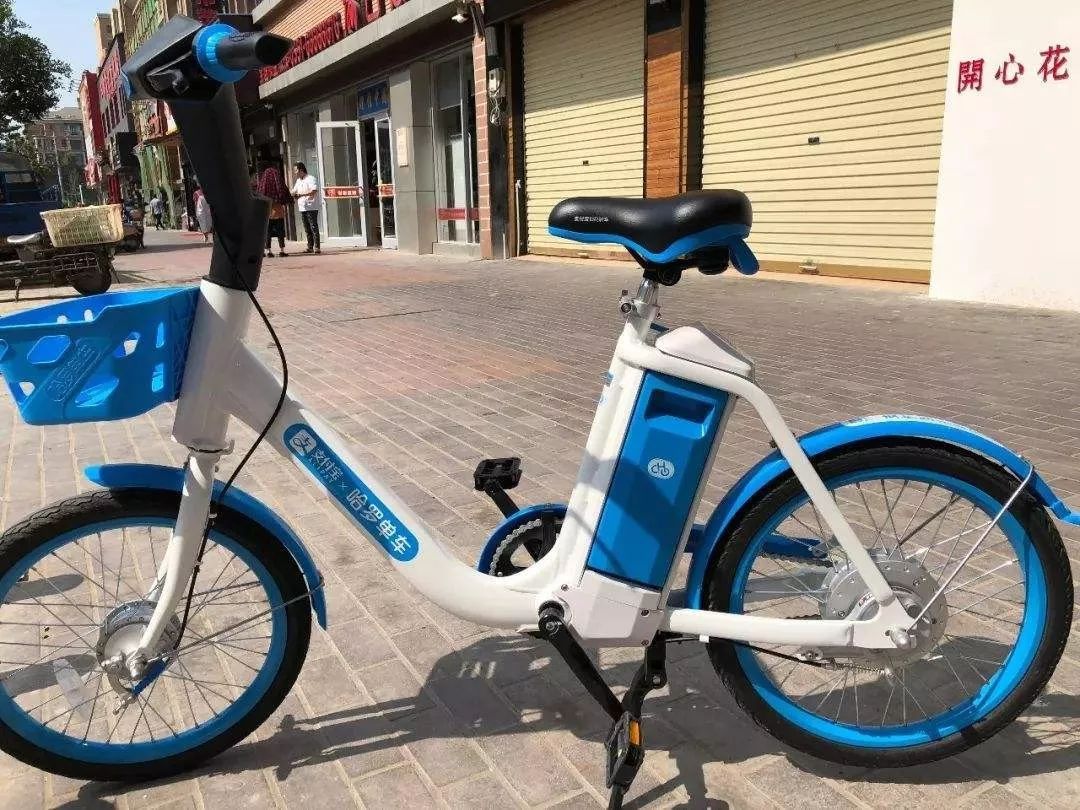 晋中一共享电动车突然"发狂",撞人又撞车!