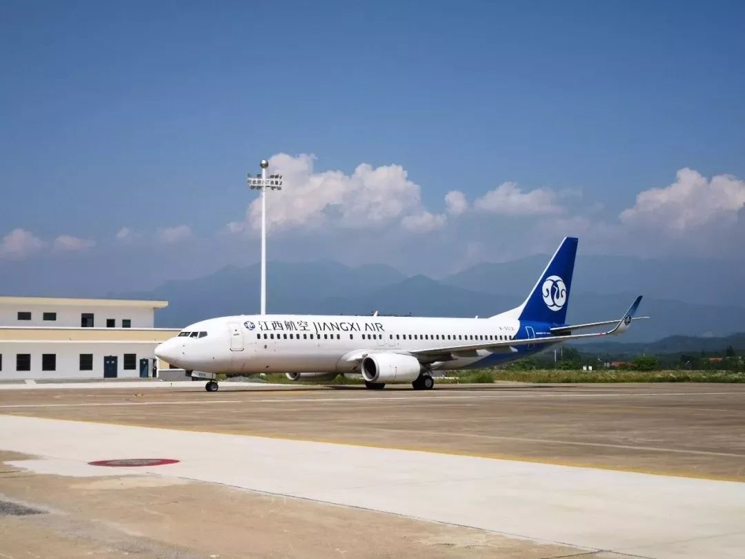 4月17日,市委书记林彬杨深入九江高铁新区和九江庐山机场实地调研