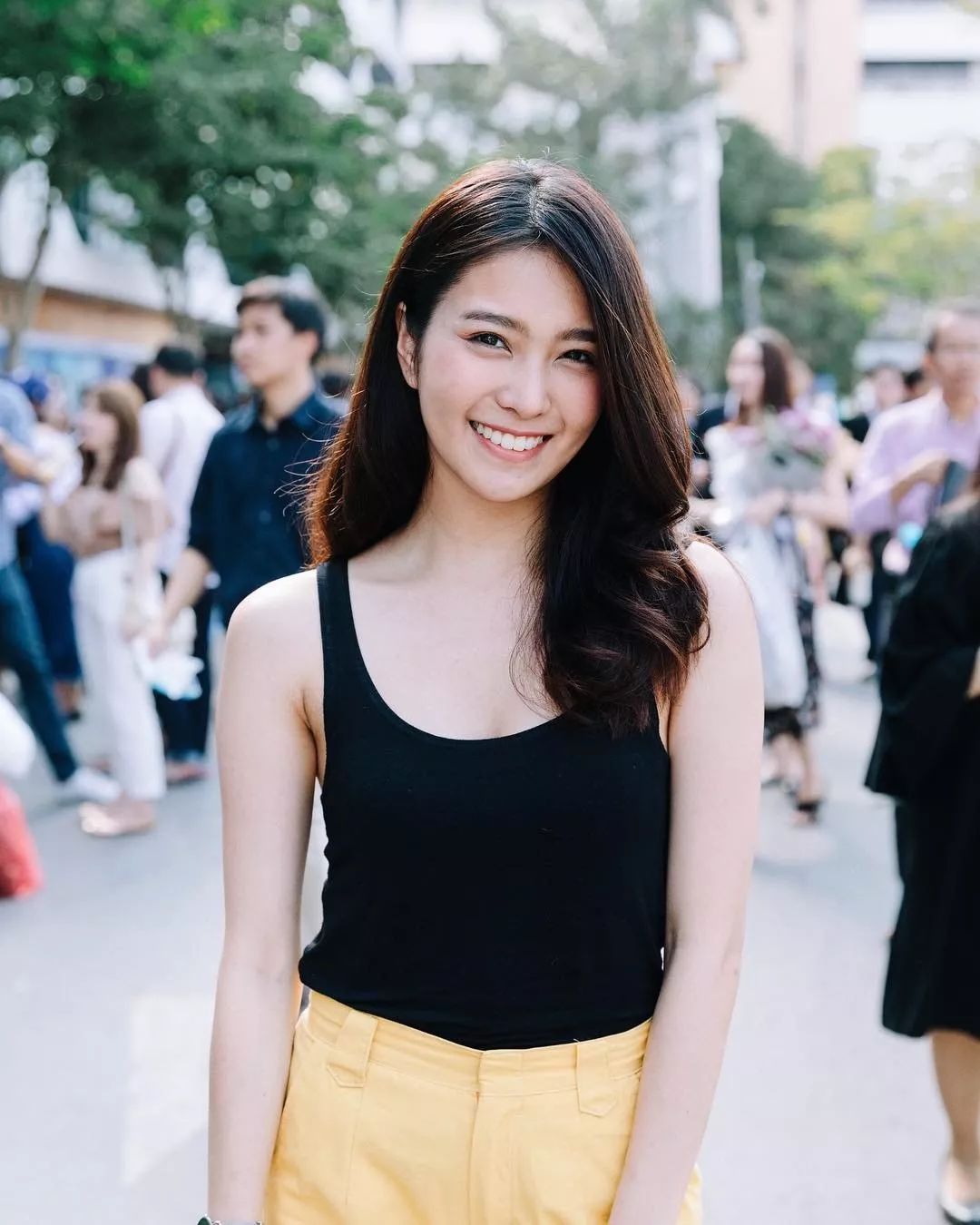羡慕这个95年的小个子黑妞,竟然可以和自己的偶像拍电视剧!_fern