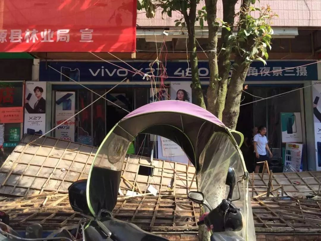 突发南溪山公园附近发生的危险一幕有人当场倒地不起