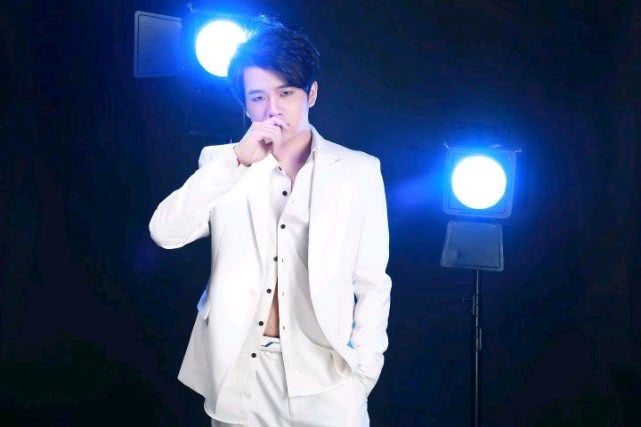 这样考虑之下,知名主播浩然就凭借自己卓越的技术与直爽的性格成为了