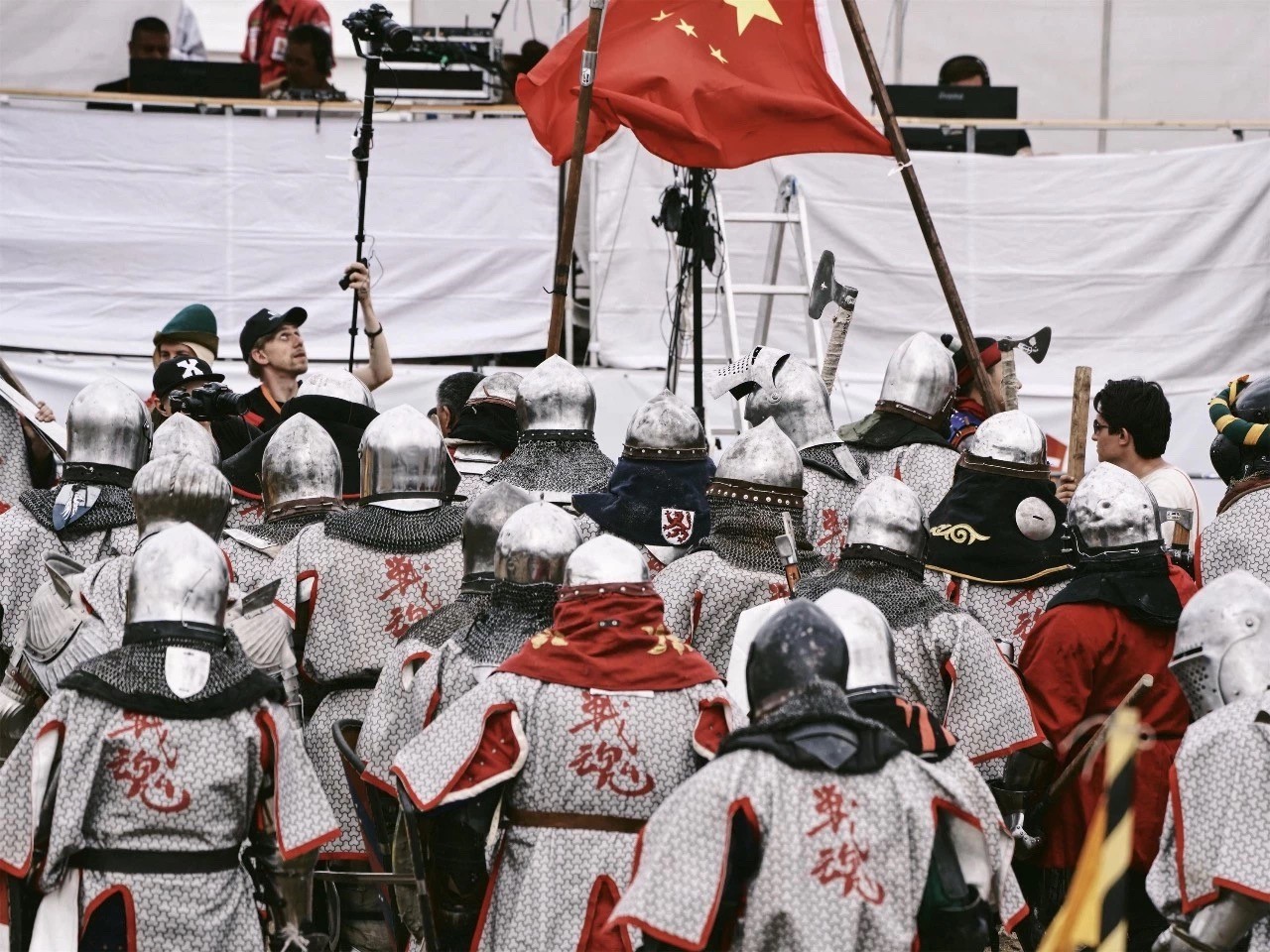 身披重甲手握关刀在欧洲赛场上硬刚的中国战士