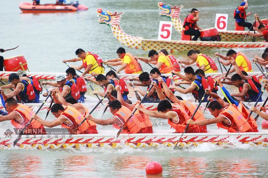 端午前后龙舟忙广西各地龙舟竞渡庆端午佳节图