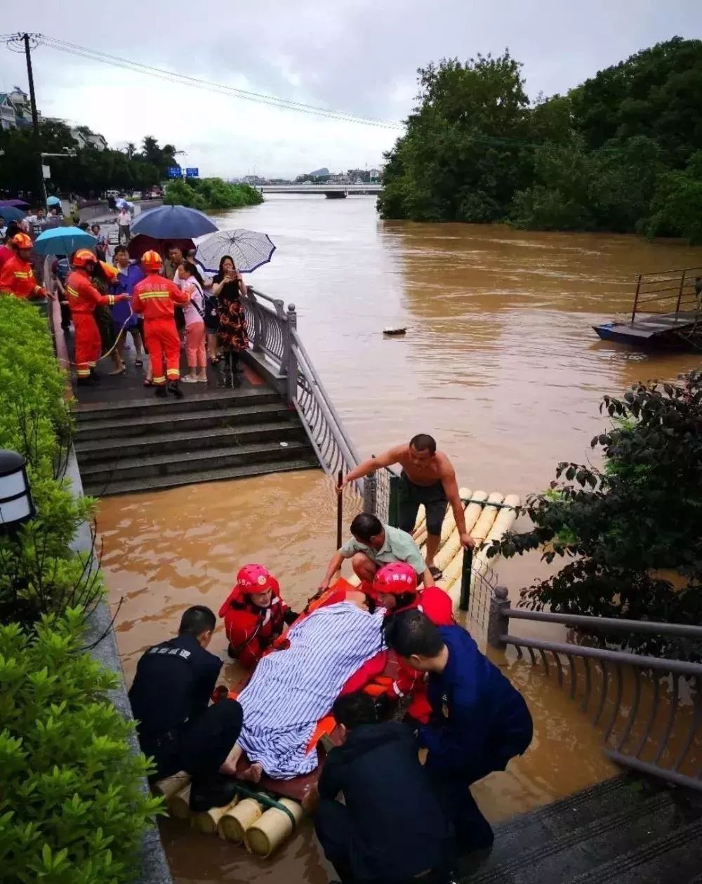 下雨天要當心廣西兩人都是因為這個倒地1人直接死亡