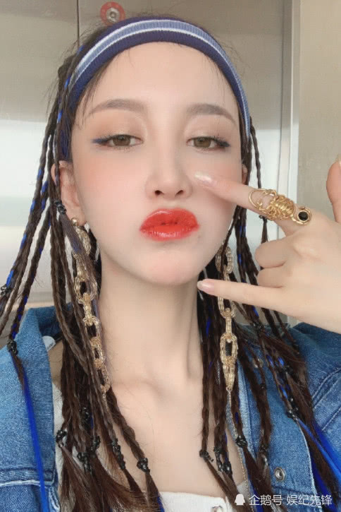 uu晒新造型,帅气出镜实力碾压卢本伟,网友:狒狒这次完败!_文章