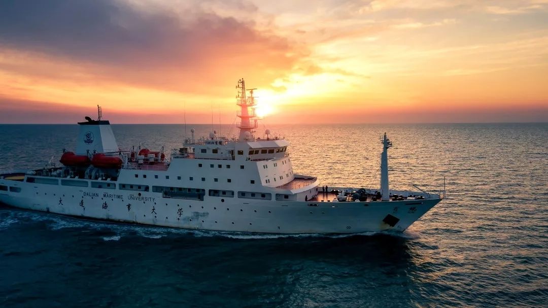 育鲲轮出海美哭了