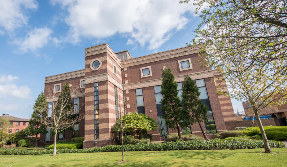 英国格林多大学校园一角国际化人才培养项目是建立在与境外高校联合